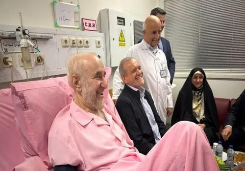 رنگ لباس سید محمد خاتمی در بیمارستان حاشیه ساز شد+ فیلم 