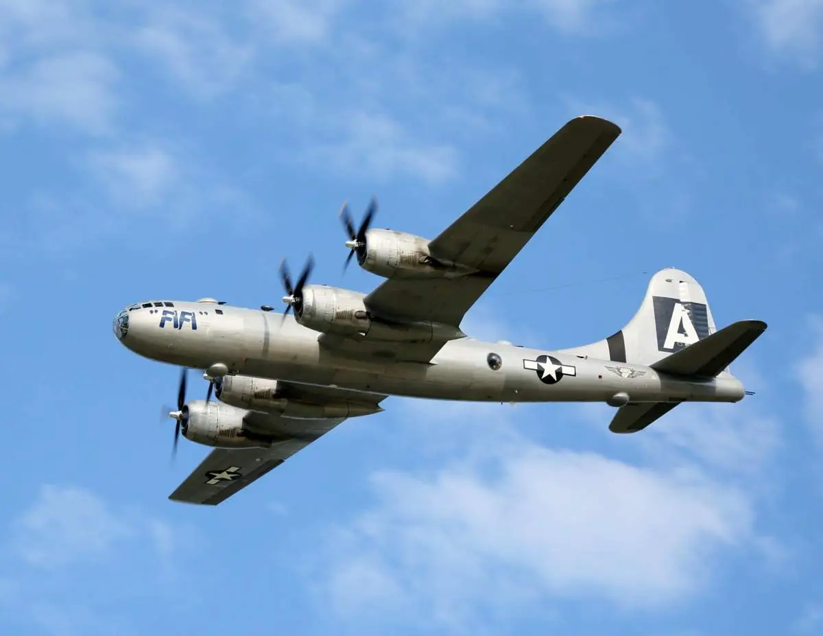 کابین حیرت انگیز بمبافکن بوئینگ B-29+فیلم