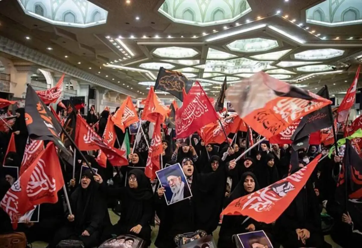 فرزندان سردار سلیمانی و دختر سردار سلامی در چهلم رهبر شهید