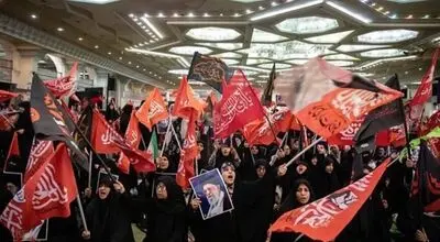 فرزندان سردار سلیمانی و دختر سردار سلامی در چهلم رهبر شهید