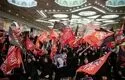 فرزندان سردار سلیمانی و دختر سردار سلامی در چهلم رهبر شهید