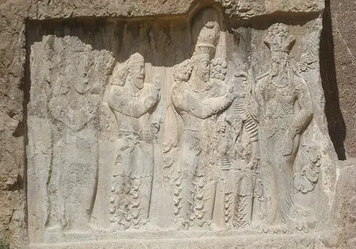 فرونشست در دو قدمی نقش رستم و کعبه زرتشت