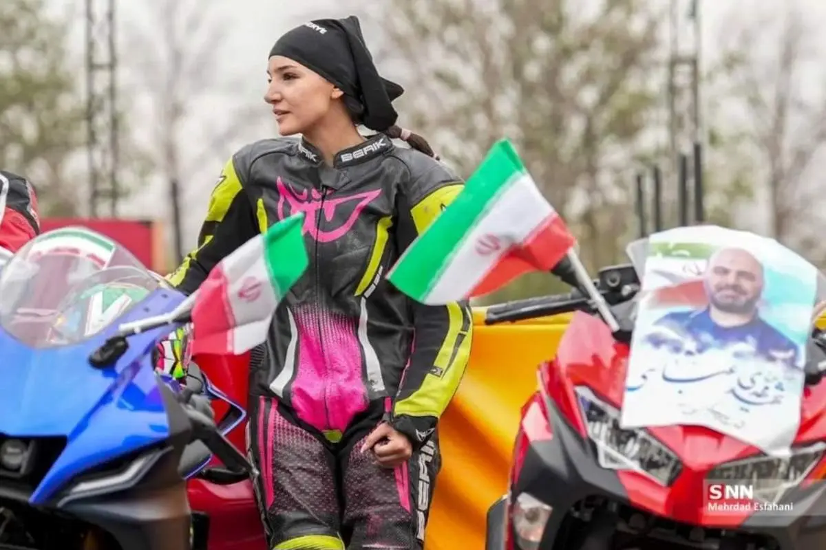 تصاویر توجه‌برانگیز از رژه موتوری زنان در تهران