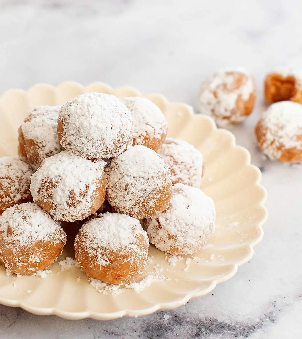 کوکی‌های برفی یخچالی؛ نرم، خامه‌ای بدون حتی یک دقیقه پخت