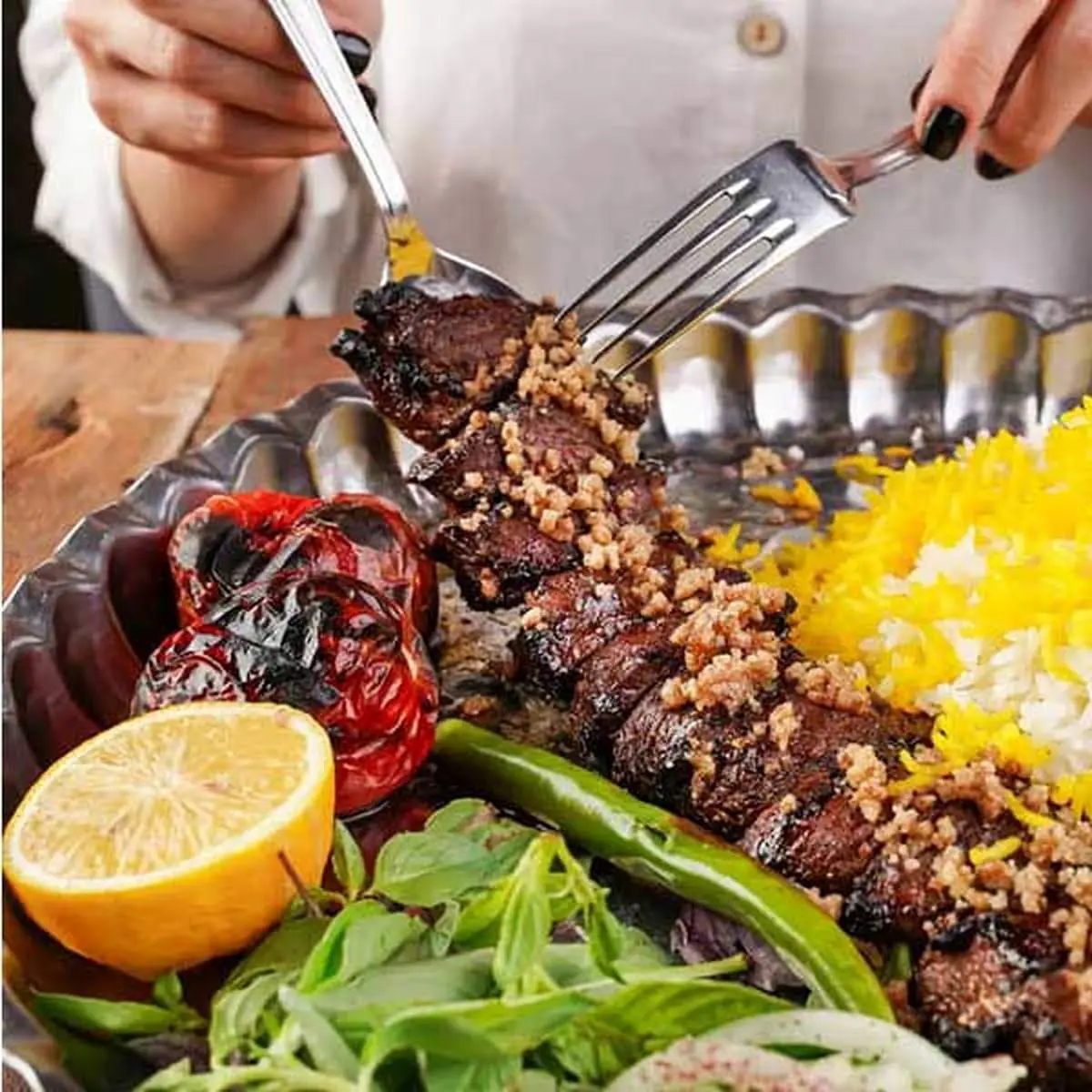 طرز تهیه کباب چنجه با آب انار؛ طعمی متفاوت و بینظیر