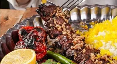 طرز تهیه کباب چنجه با آب انار؛ طعمی متفاوت و بی‌نظیر
