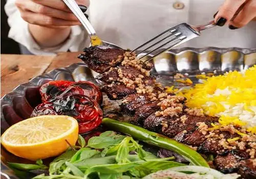 طرز تهیه کباب چنجه با آب انار؛ طعمی متفاوت و بی‌نظیر

