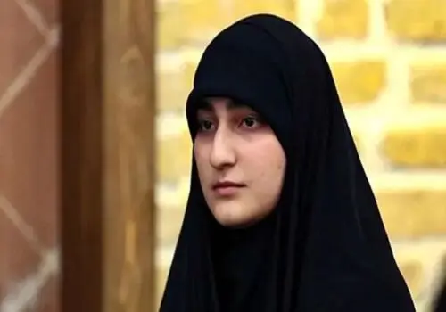 واکنش تند زینب سلیمانی دختر حاج قاسم به آتش‌ زدن پرچم ایران در یکی از دانشگاه‌ ها