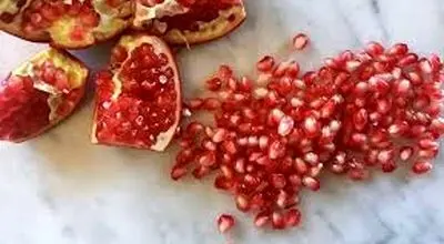 دانه کردن سریع انار: ۴ ترفند که ۵ دقیقه زمان می برد!
