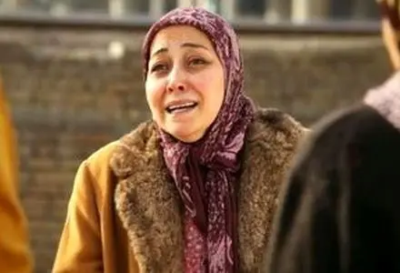 عکس بازیگر سریال آوای باران و دانشجویانش در دانشگاه