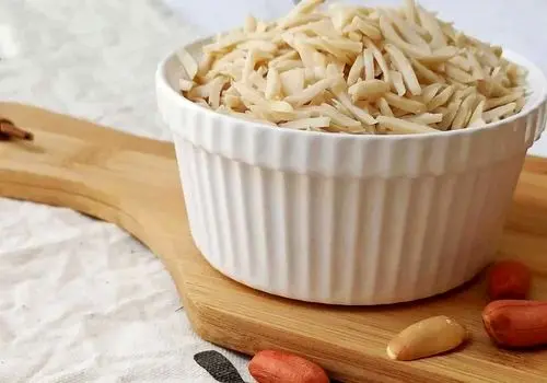 عکس‌هایی از پشت صحنه یک تئاتر: از ژست‌های رمانتیک تا فشن پاییزی بازیگران!