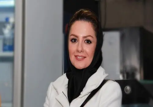 استایل کژوال بیتا سحرخیز در خیابان‌های تهران