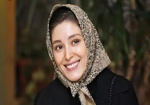کت و شلوار راه راه فرشته حسینی باز هم جنجالی شد / عکس
