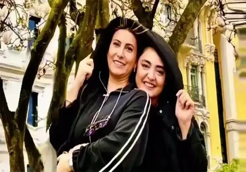 تیپ "پرشور" فریبا نادری «عروس حشمت فردوس» با روسری پُرنقش و نگار در فضای مجازی!