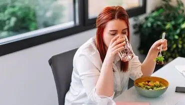 نوشیدن آب یخ بعد از غذا خوب است یا بد؟