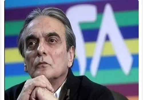 عکسی از حسن پورشیرازی در صف نماز میت همایون ارشادی