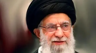 نگاهی به خانه و زندگی خانه مادر رهبری انقلاب /چیدمانی از ظروف چینی و کابینت های دلنشین آشپزخانه و گل برای تزئین