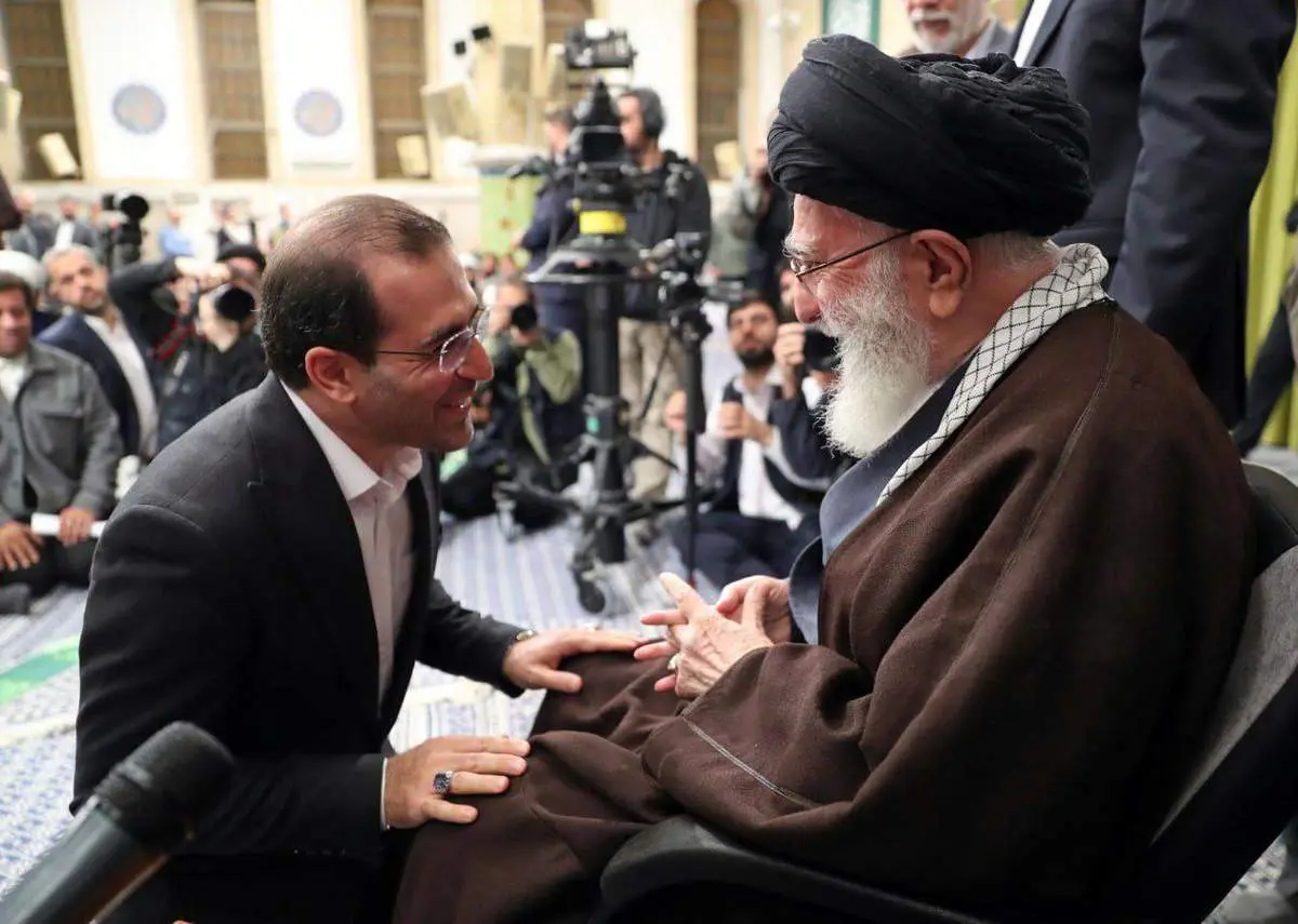 دیدار صمیمانه شاعران و اهالی فرهنگ و ادب با رهبر انقلاب اسلامی