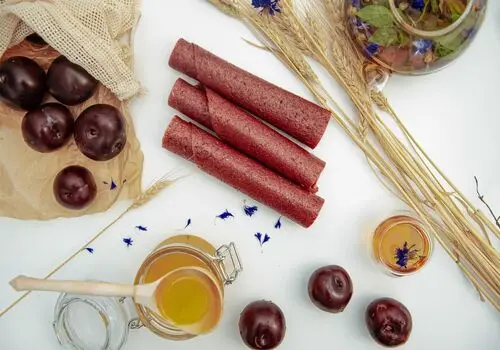 طرز تهیه لواشک خانگی گوجه سبز و کیوی