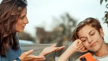 چه کار کنم تا فرزندم کمتر گوشی ببیند؟

