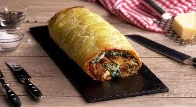 طرز تهیه رولت سیب‌زمینی؛ یک غذای مجلسی بین‌المللی درست کنید