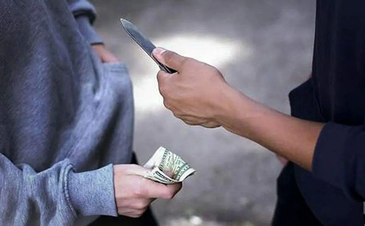 لحظه زورگیری وحشیانه از یک زن در داخل متروی شهید محلاتی + فیلم