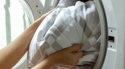 ترفندهای شستن پتو خانگی با دست و ماشین

