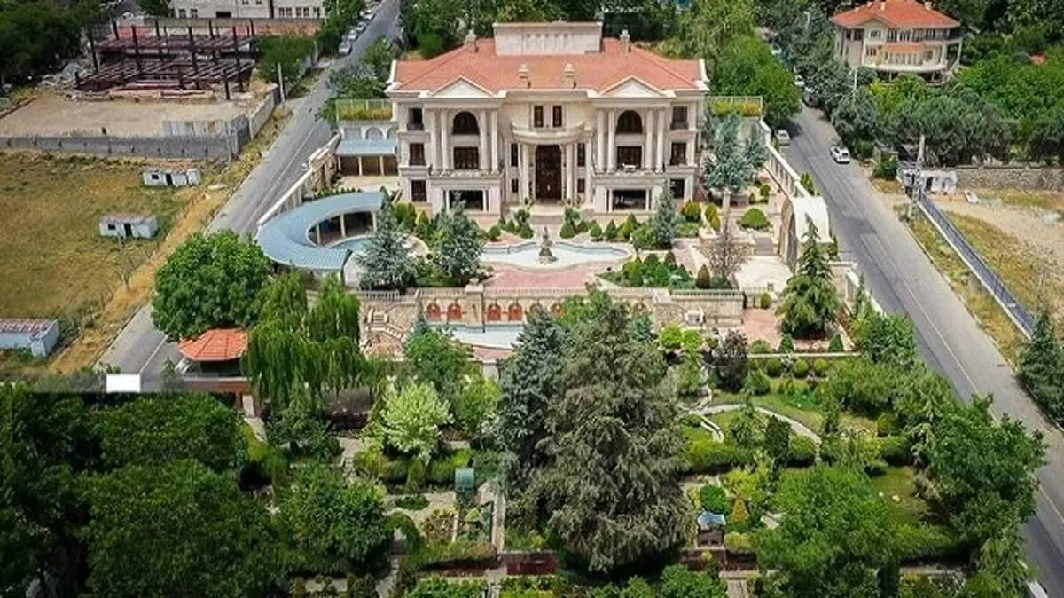ویلای ۵۰۰۰۰۰۰۰۰۰۰۰۰ تومانی متهم چای دبش به این بانک رسید!
