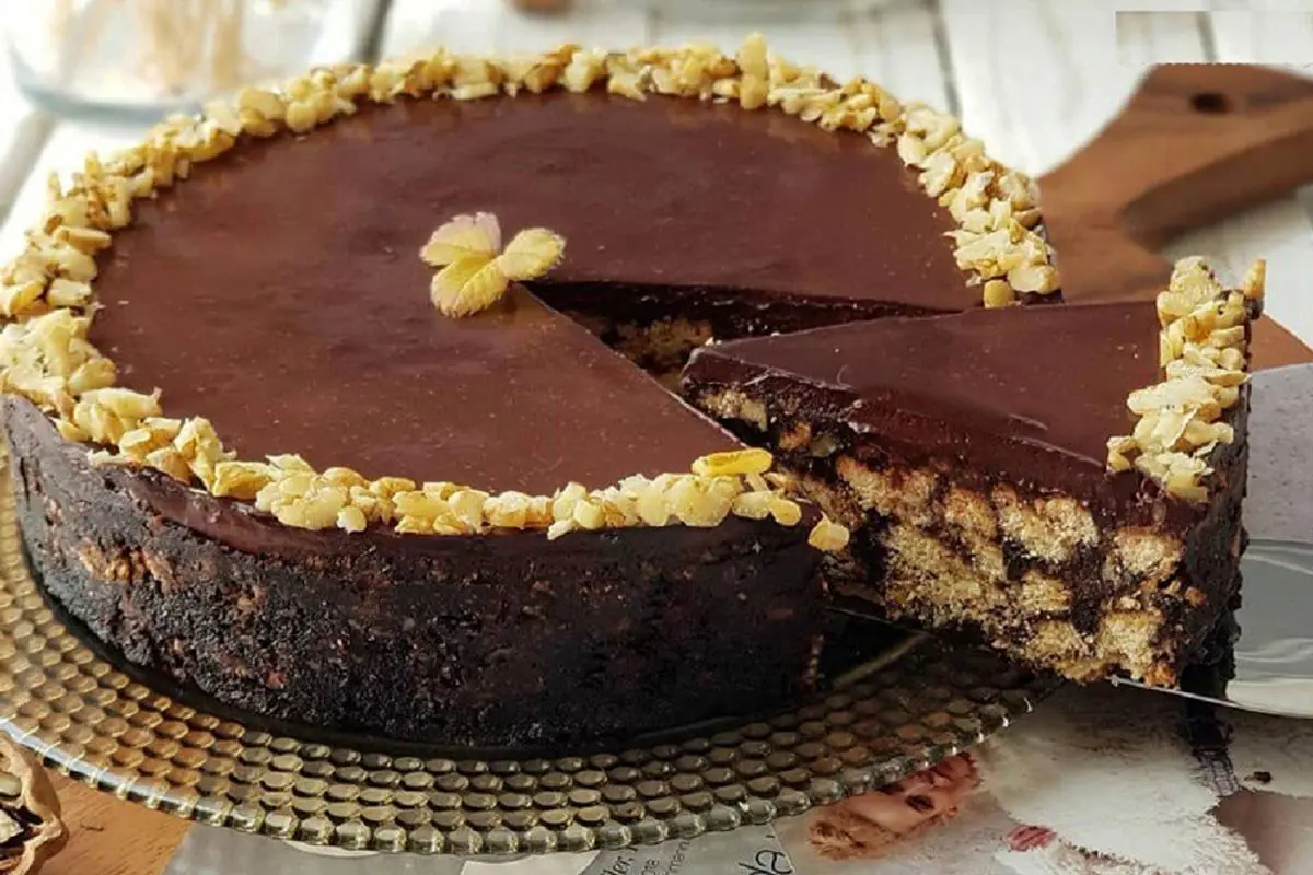 طرز تهیه کیک یخچالی شکلاتی با پتی بور+جزئیات