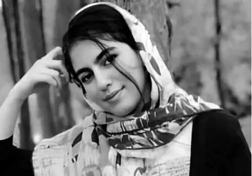 عکس قابل تامل از اعلامیه مراسم چهلم بهمن فرزانه