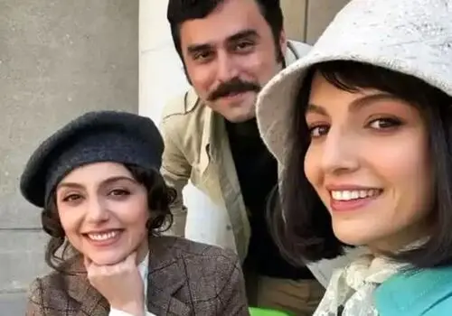یک عکس صمیمی از پشت‌ صحنه تاسیان که ندیده اید