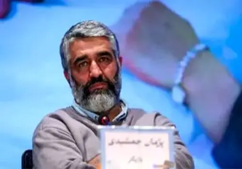 جدیدترین عکس از پژمان جمشیدی و وکیلش در دادگاه دیروز شنبه