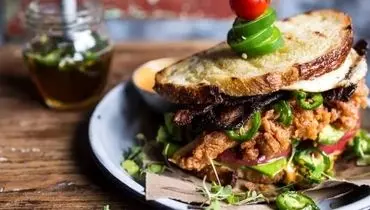 طرز تهیه ساندویچ مرغ با طعم رب انار و گردو
