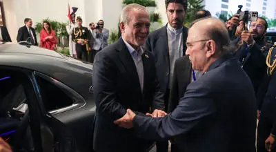 پزشکیان: فصل نوینی از روابط دیپلماتیک میان ایران و پاکستان آغاز شده است + عکس