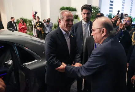 پزشکیان: فصل نوینی از روابط دیپلماتیک میان ایران و پاکستان آغاز شده است + عکس