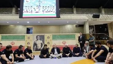 حضور سرزده رئیس جمهور منتخب در کمپ تیم ملی کشتی اعزامی به المپیک+ عکس
