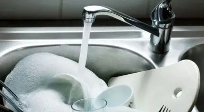 شستن ظروف با آب گرم بهتر است یا سرد؟