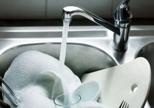 شستن ظروف با آب گرم بهتر است یا سرد؟
