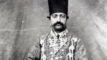 ژست پیروزمندانۀ «ناصرالدین شاه» بعد از شکار گراز