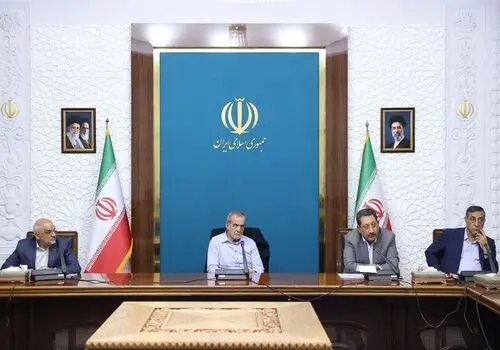 رئیس‌جمهور: صرفه‌جویی در مصرف بنزین باید از دولت آغاز شود