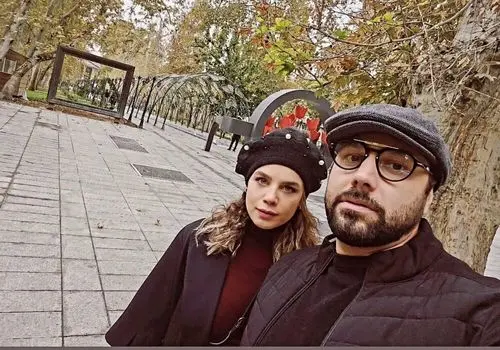 بازار گردی احسان خواجه امیری به همراه همسرش در بازار بزرگ تهران