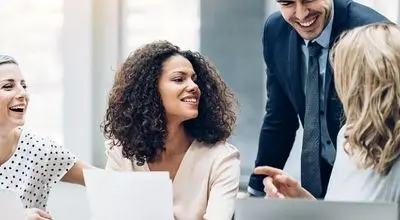 خنده و ارتباط اجتماعی؛ نسخه‌ای طبیعی برای سلامت که از مکمل‌ها پیشی می‌گیرد

