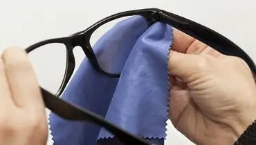 ترفندهایی برای تمیز کردن عینک بدون لکه و خ