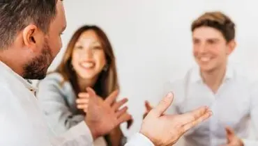 کار کوچکی که محبوبیت شما را در جمع تضمین می‌کند