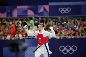 مبینا نعمت‌زاده: یک وجب از خاک ایران را با هیچ چیزی عوض نمی‌کنم + فیلم