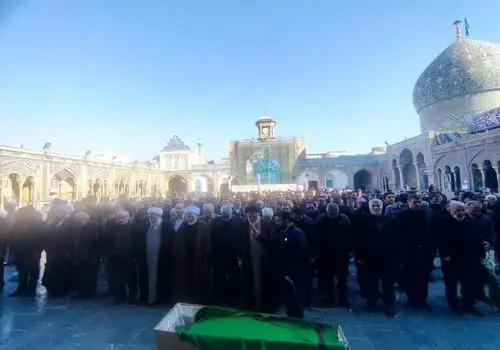 پیکر مرحومه اشرف بروجردی به خاک سپرده شد