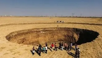 خشکسالی و برداشت بی‌رویه آب؛ شکل‌گیری صدها فروچاله در دشت قونیه ترکیه+فیلم