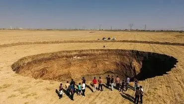 خشکسالی و برداشت بی‌رویه آب؛ شکل‌گیری صدها فروچاله در دشت قونیه ترکیه+فیلم