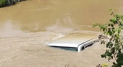 سقوط خودرو به داخل سد مهاباد و جان باختن راننده +فیلم