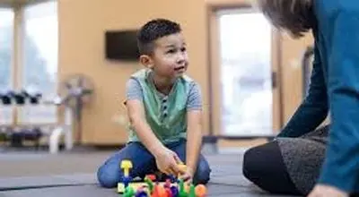 راه های کلیدی برای رفتار با کودک مبتلا به اوتیسم
